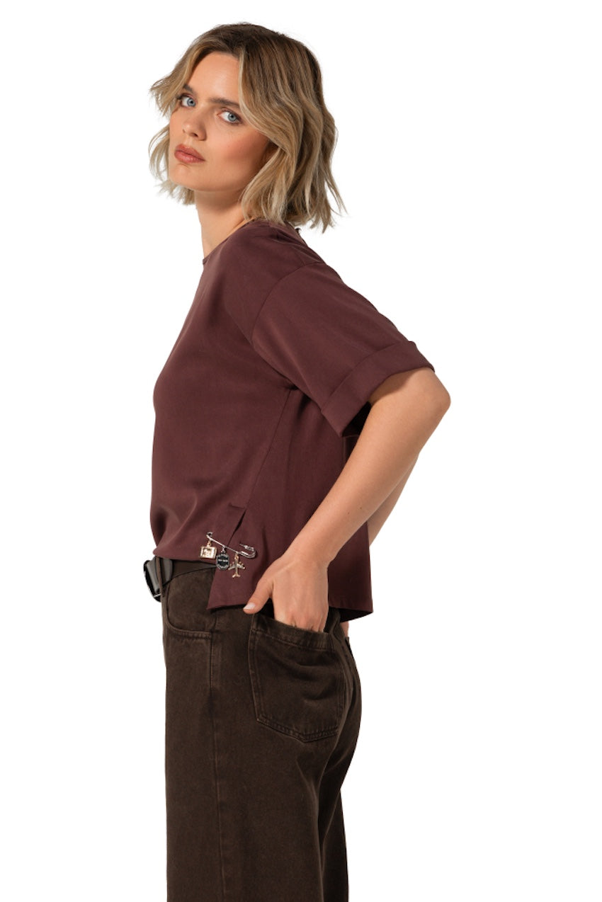 Caroline Biss damebluse bordeaux, set fra siden på model