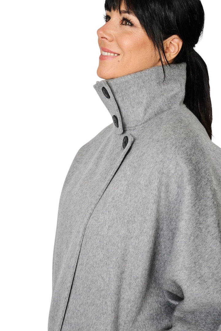 The Dynamis  Studio mantel jas dames licht grijs DS02F26