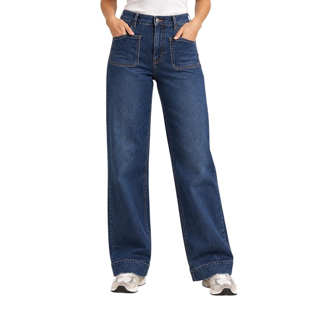 FRAME women’s jeans blue denim — front view on model